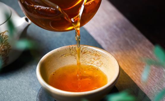 生姜红茶的功效与作用，能活血暖胃、驱寒等