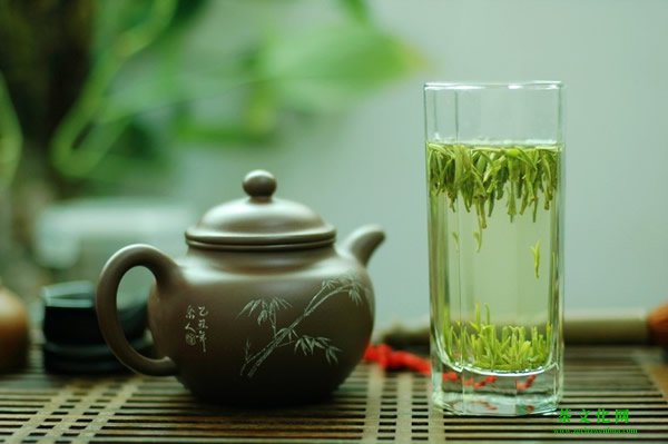 喝绿茶治口臭吗？