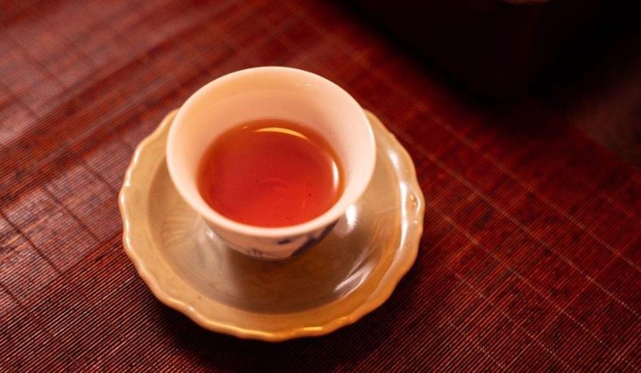 【茶知道】女人喝红茶绿茶的区别？