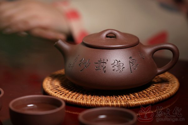 茶知识-紫砂茶具异味,去除紫砂茶具异味的有效方法