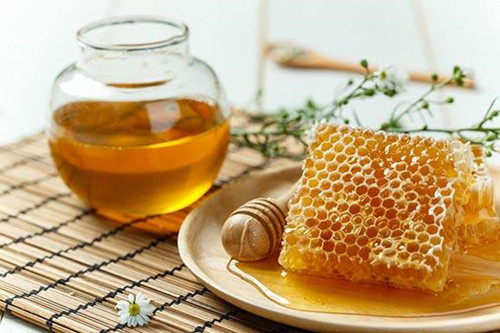 蜂蜜和茶叶能一起泡茶喝吗？蜂蜜可以和什么搭配喝