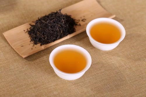 【茶知识】茶叶水洗头发的危害？茶叶水洗头发的用途有哪些