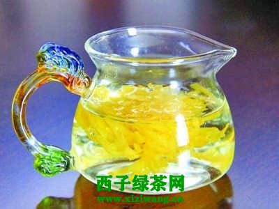 【茶功效】菊花绿茶的功效与作用 喝菊花绿茶的好处有哪些