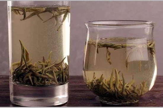 西湖龙井茶毫和发霉区别图片，长霉的龙井茶叶会是什么样？