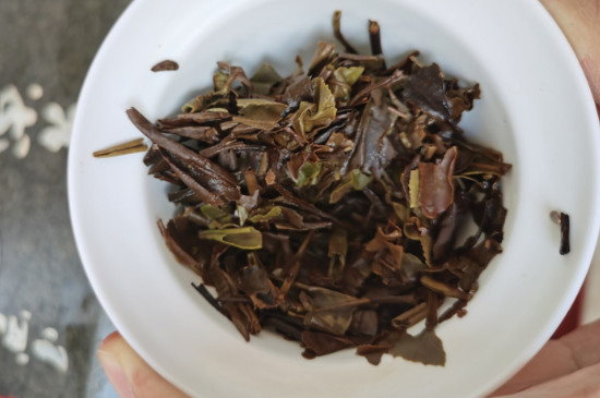 白茶大概多少钱，400元一斤的白茶贵吗？