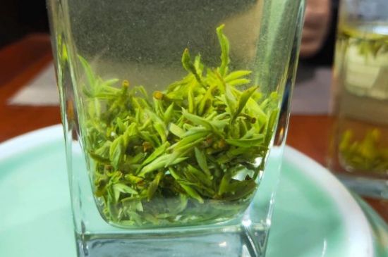 常喝红茶好还是绿茶好，红茶和绿茶哪个好？
