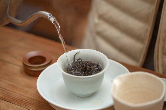 为什么喝岩茶看不起别的茶，喝岩茶的看不上所有茶类？
