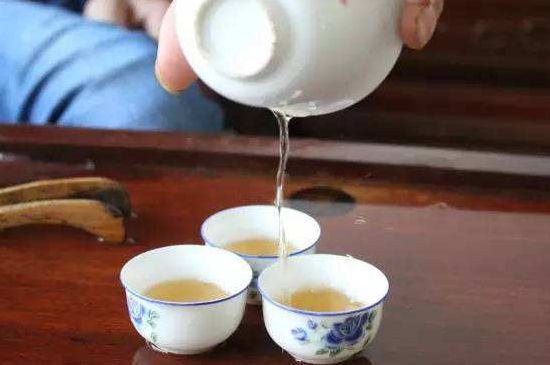 鸭屎香单丛雪片茶的特点，凤凰雪片茶有什么特点？