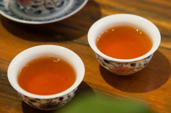 红茶加蜂蜜的危害，蜂蜜泡茶叶的副作用