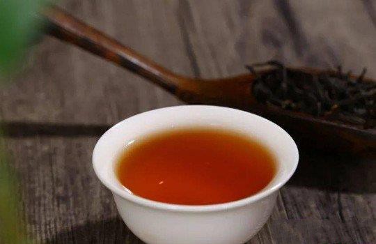 红茶属于全发酵还是半发酵？