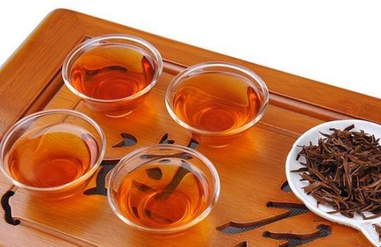 女人喝红茶好还是喝绿茶好呢？