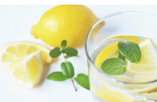 柠檬用多少度的水泡最好？