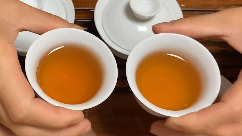 茶叶内含物中具有较强抗氧化功能的主要成分是？