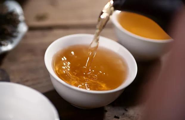 普洱茶适合什么季节喝？夏天能喝普洱茶吗？