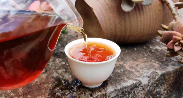 普洱茶入门进阶-年份越老的普洱茶，越贵和越好喝？