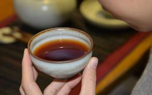 生茶和熟茶的区别_普洱生茶放多久能变熟茶？