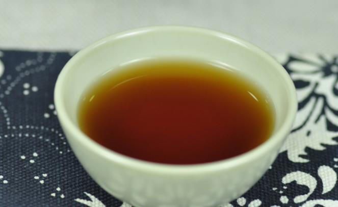 普洱生茶与熟茶哪个好？为什么很多茶友偏爱生茶？