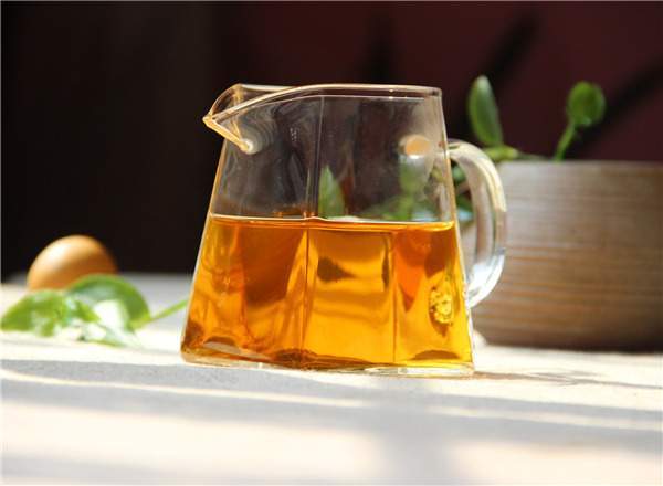 为什么有些红茶偏甜偏醇 刺激性很强？