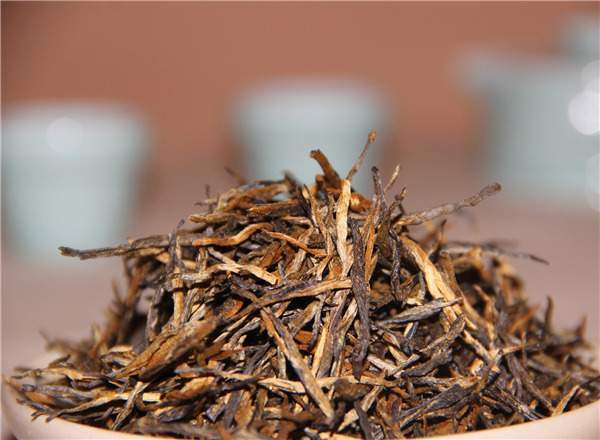 为什么有些红茶偏甜偏醇 刺激性很强？