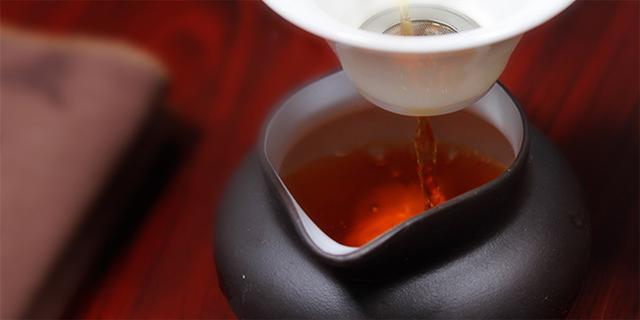 红茶的诞生：一场意外的“加工事故”