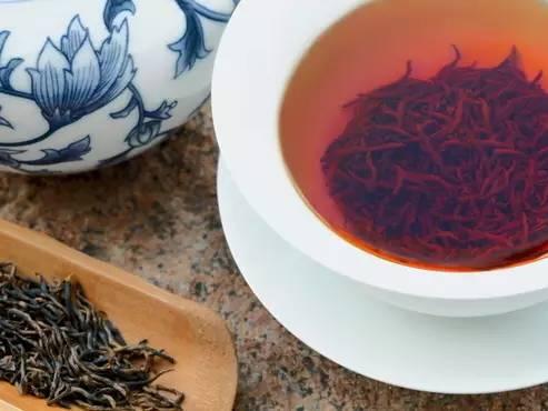 中国国茶叶现状：7万家茶场抵不上一个英国立顿！