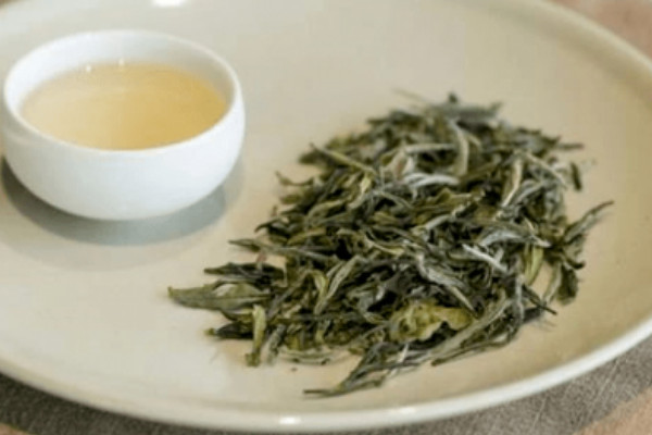 白茶是属于红茶还是属于绿茶_白茶是发酵茶吗