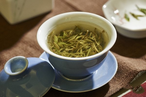绿茶的冲泡方法和步骤_绿茶用多少度的水泡最好