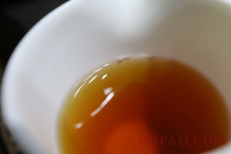 好茶还需好水配，泡茶用水的选择与水温的控制