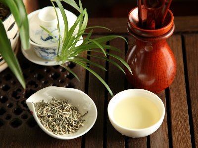白茶有几种什么价_白茶的品种和价钱