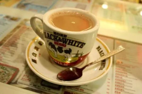 台式奶茶和港式奶茶的区别：港式奶茶工序复杂(口感不同)