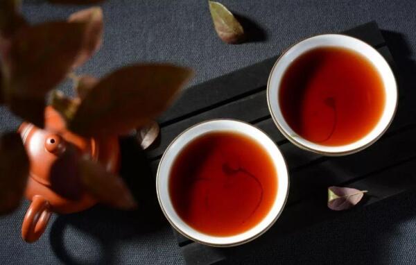 红茶什么时候喝最好，冬季喝暖胃（晚饭后一小时促消化）