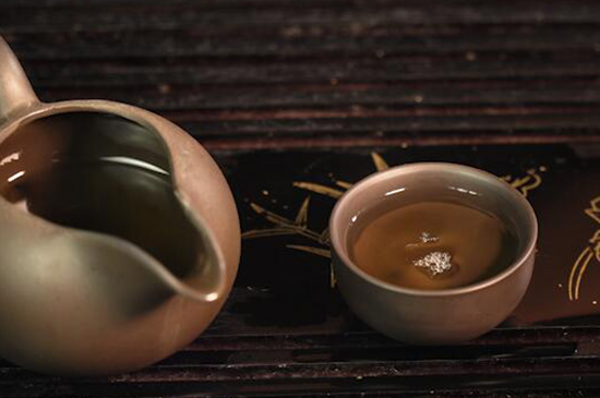喝红茶的好处和坏处（喝绿茶的好处和坏处的功效）