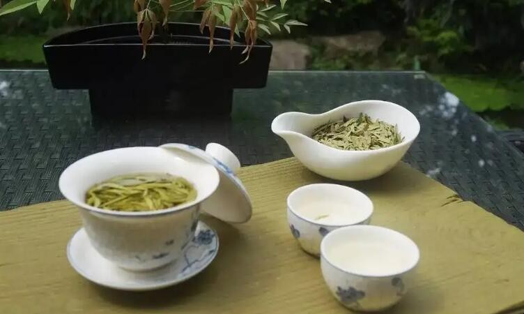 谷雨茶和明前茶的区别是什么（明前茶和谷雨茶有什么区别）