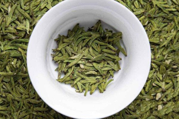 龙井茶的口味和特点_龙井茶的口味介绍(色绿香郁/味甘形美)