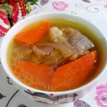胡萝卜牛筒骨汤