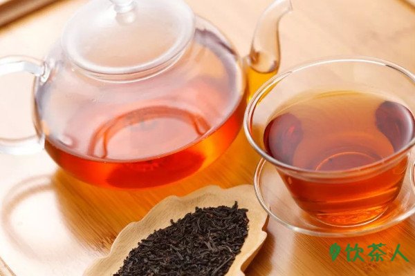 白茶和红茶的区别_白茶和红茶的哪种更适合女性喝