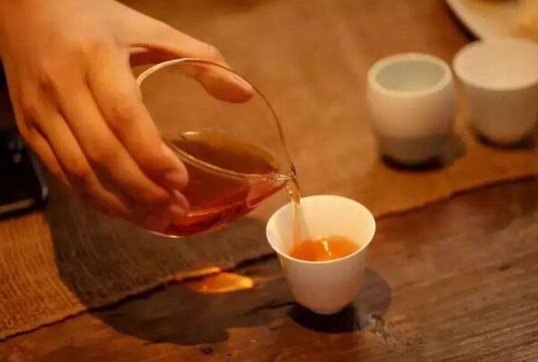 隔夜茶能喝吗对身体有害吗 隔夜茶不能喝，可能会有毒