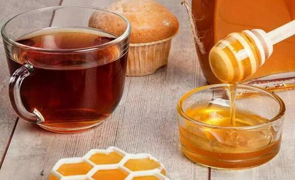 红茶能和蜂蜜一起喝吗？能（同喝味更好、营养更丰富）