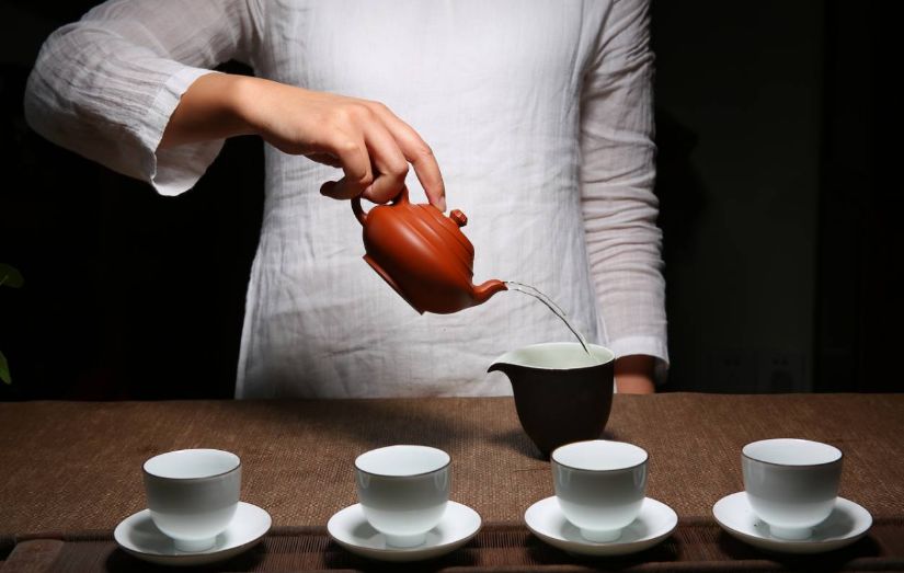 女人秋天喝什么茶最好养生(女性秋季喝茶选哪种茶好)