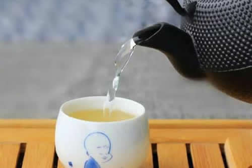 黄茶茶汤的颜色以及口感滋味介绍